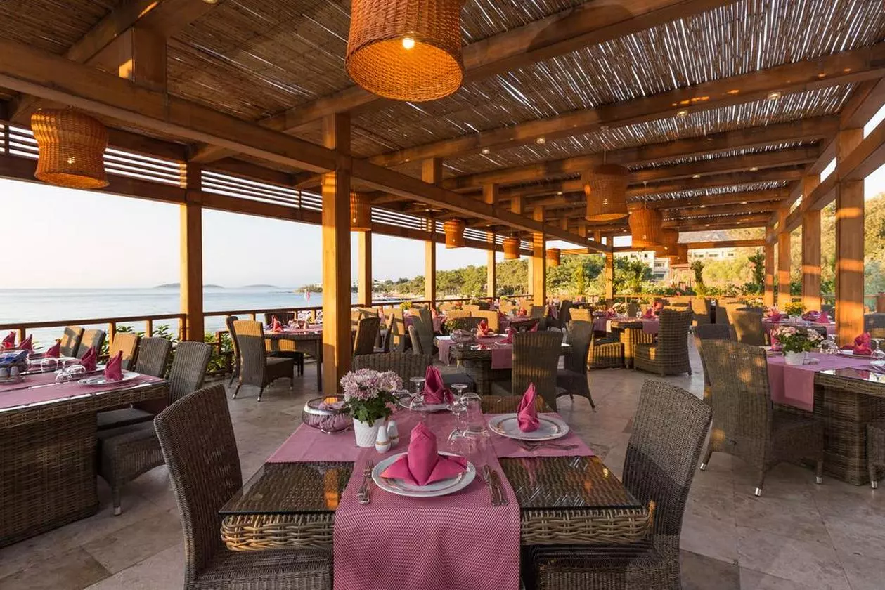 voguebodrum_shabaviz (5).jpg